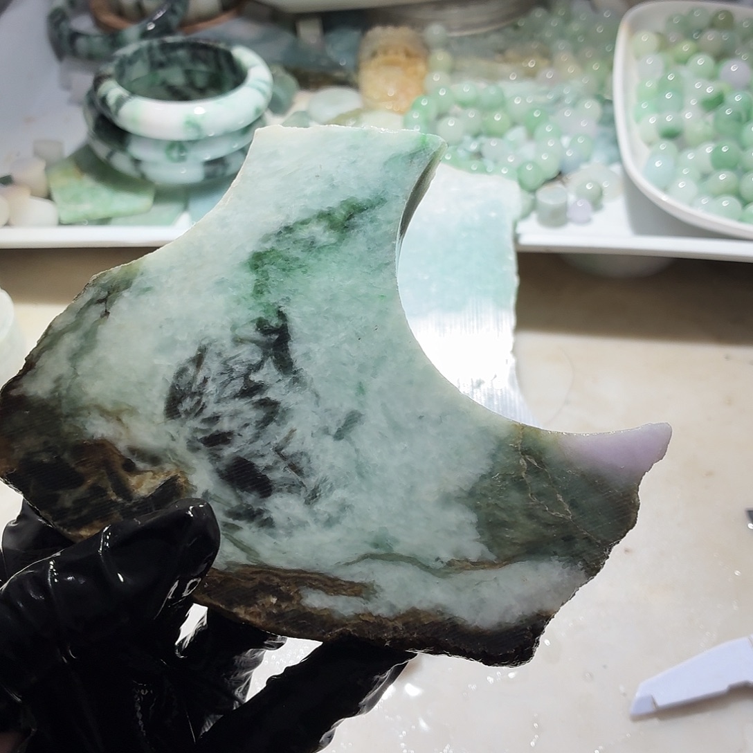 翡翠未镶嵌颈饰边角料