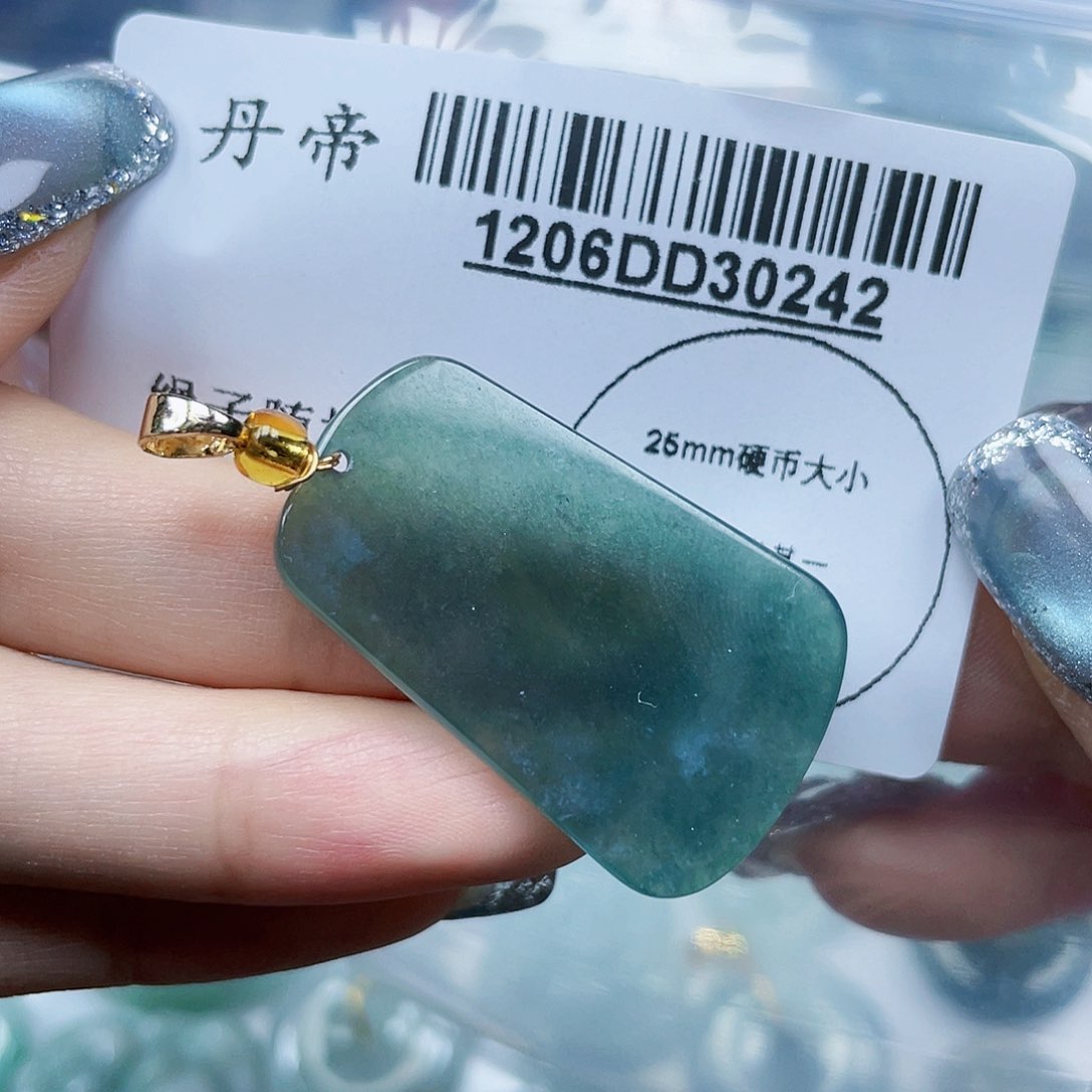 吊坠(不含链)未镶嵌翡翠