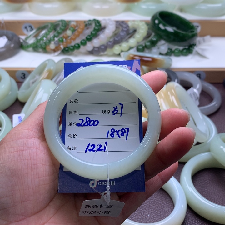 N***。和田玉未镶嵌手镯