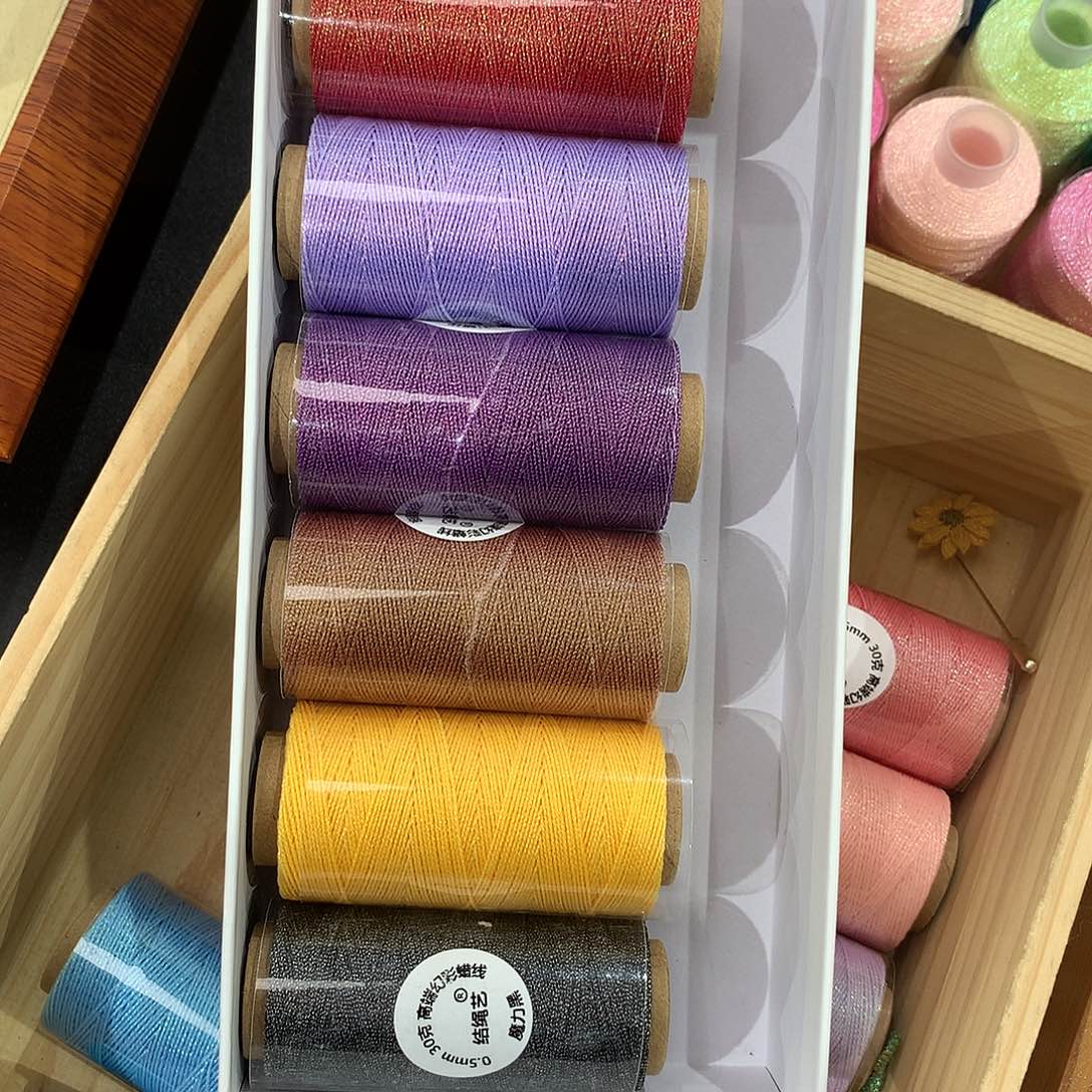 棉6股幻彩蜡中国红、柔紫、深紫、黑、美拉德棕，向日葵黄各一共6卷