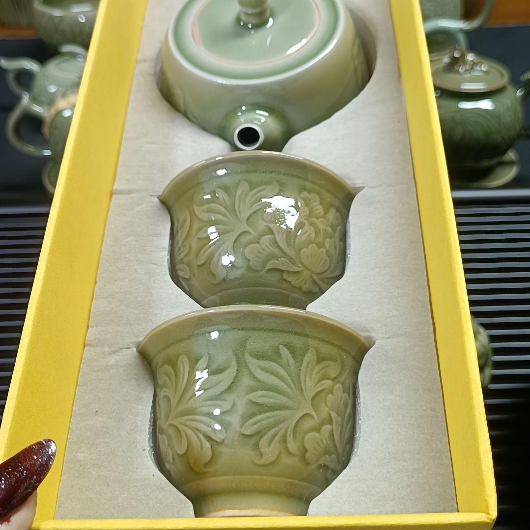 耀州窑青瓷莲花汉锋壶微微瑕1件