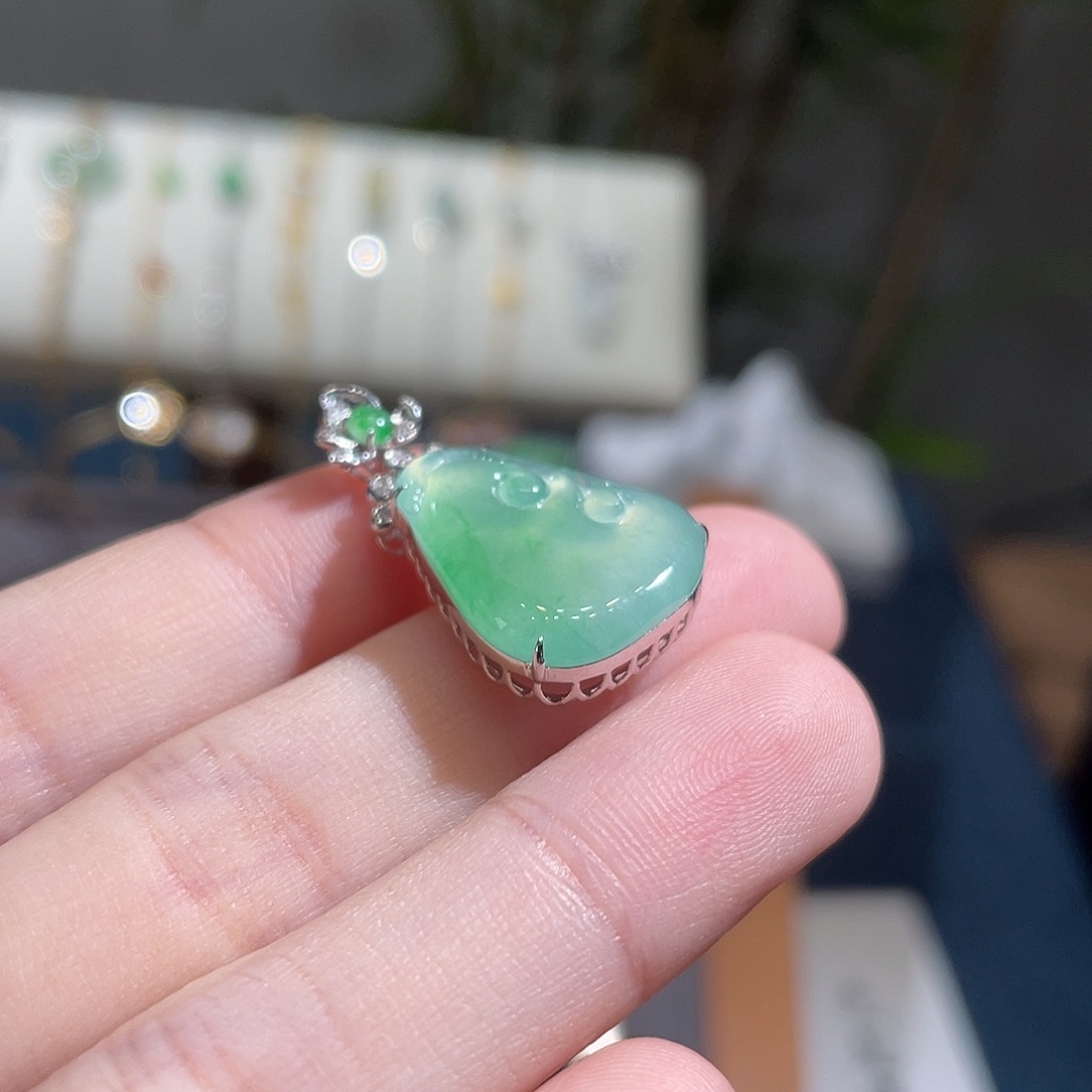 翡翠18K金镶嵌吊坠(不含链)如意