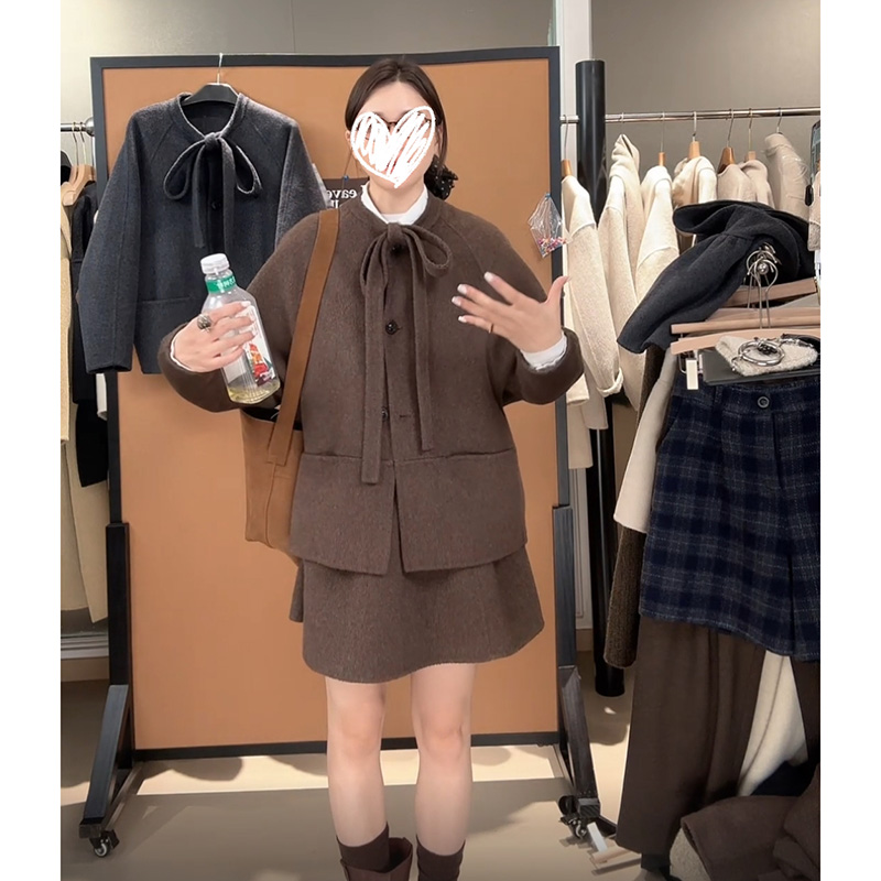 泰晤士 早秋新款圈圈毛设计领口简约气质大衣外套A字半身裙套装