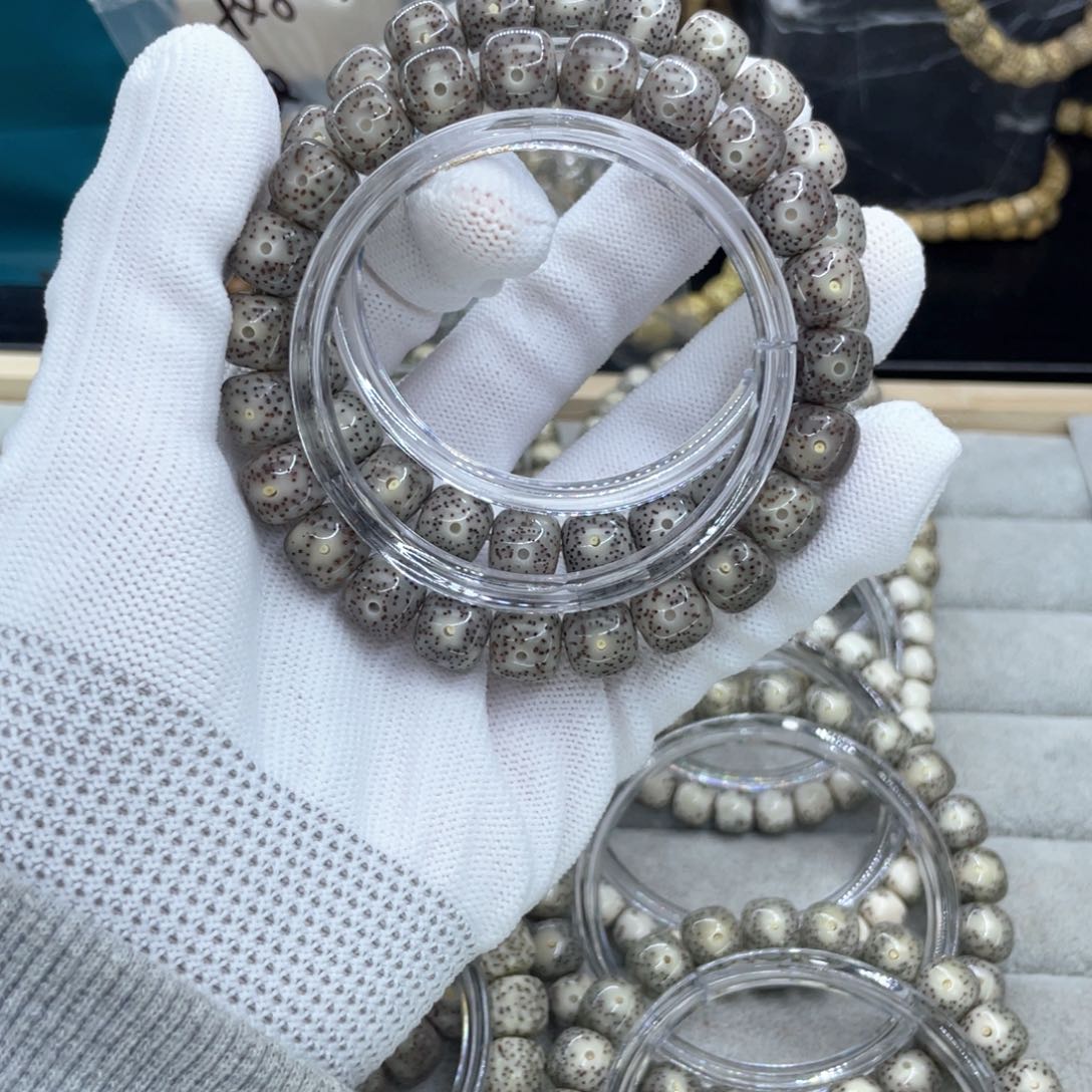 星月菩提手串黑冰X14。  10