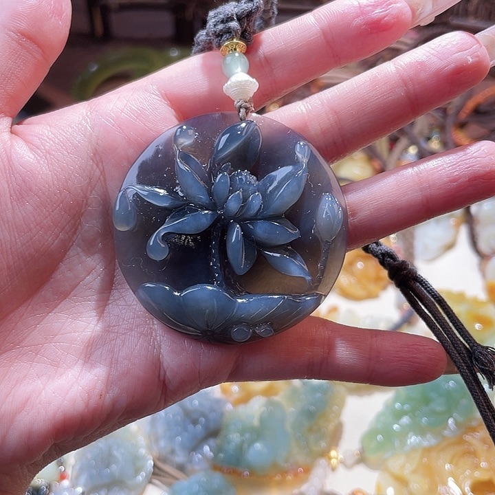 未镶嵌蛇纹石玉颈饰江**北