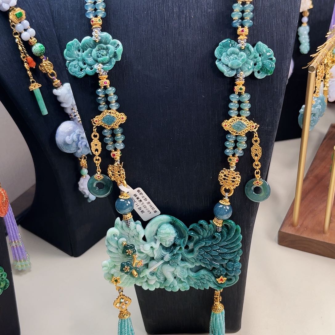 【闪购商品】翡翠吊坠(赠链)未镶嵌翡翠