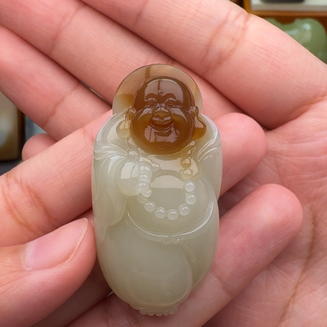 和田玉未镶嵌颈饰当**胖