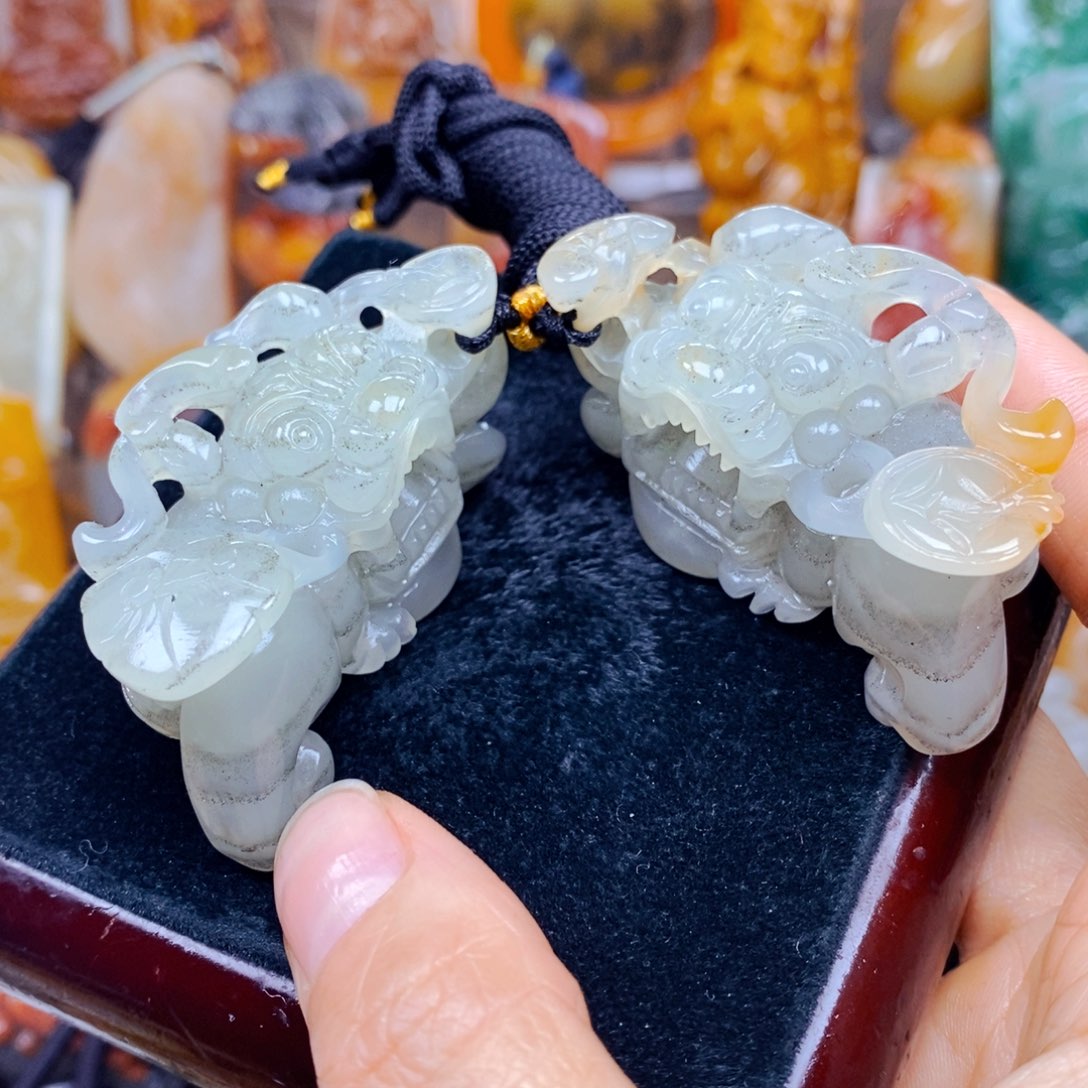 石英质玉（黄龙玉）未镶嵌颈饰