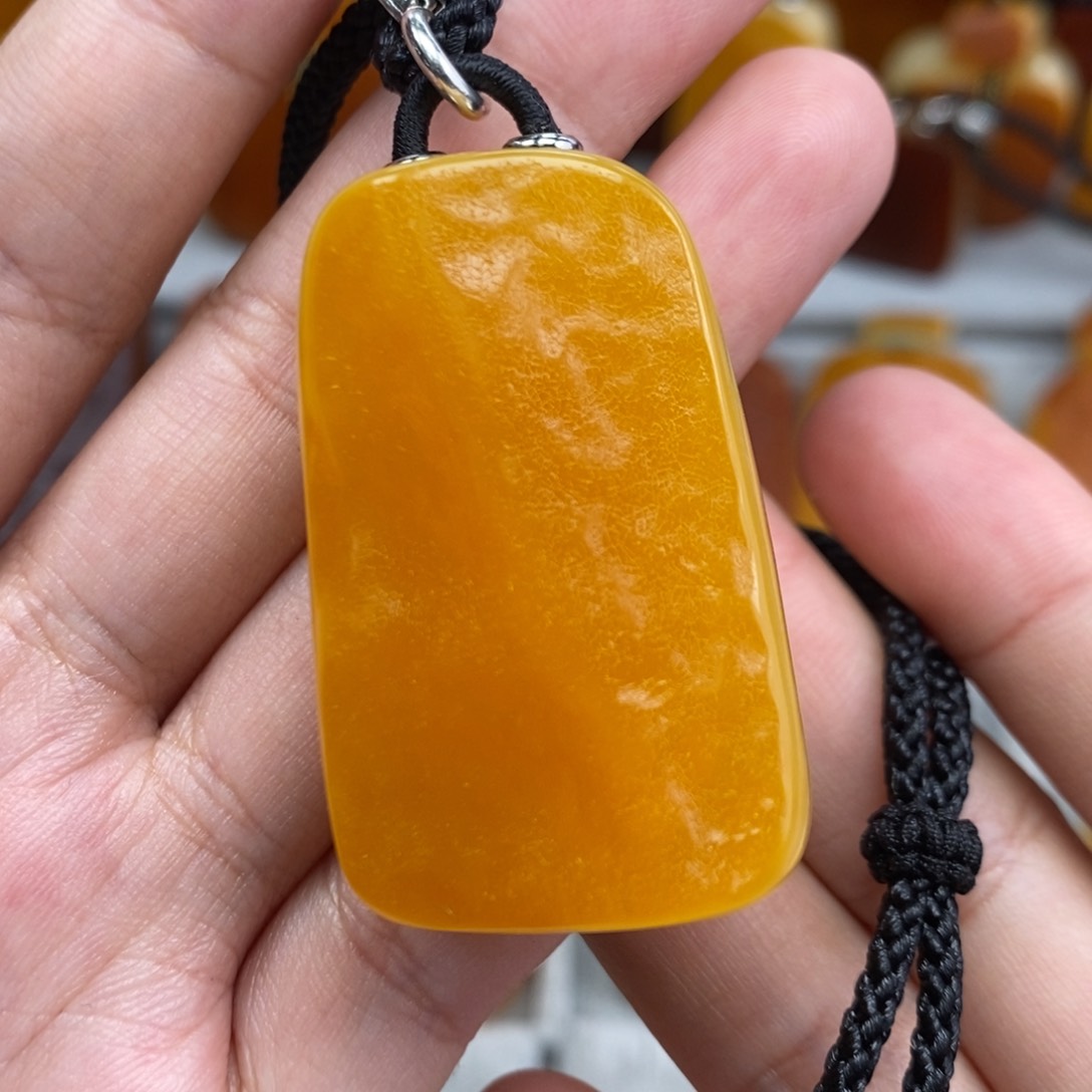 琥珀吊坠(赠链)未镶嵌