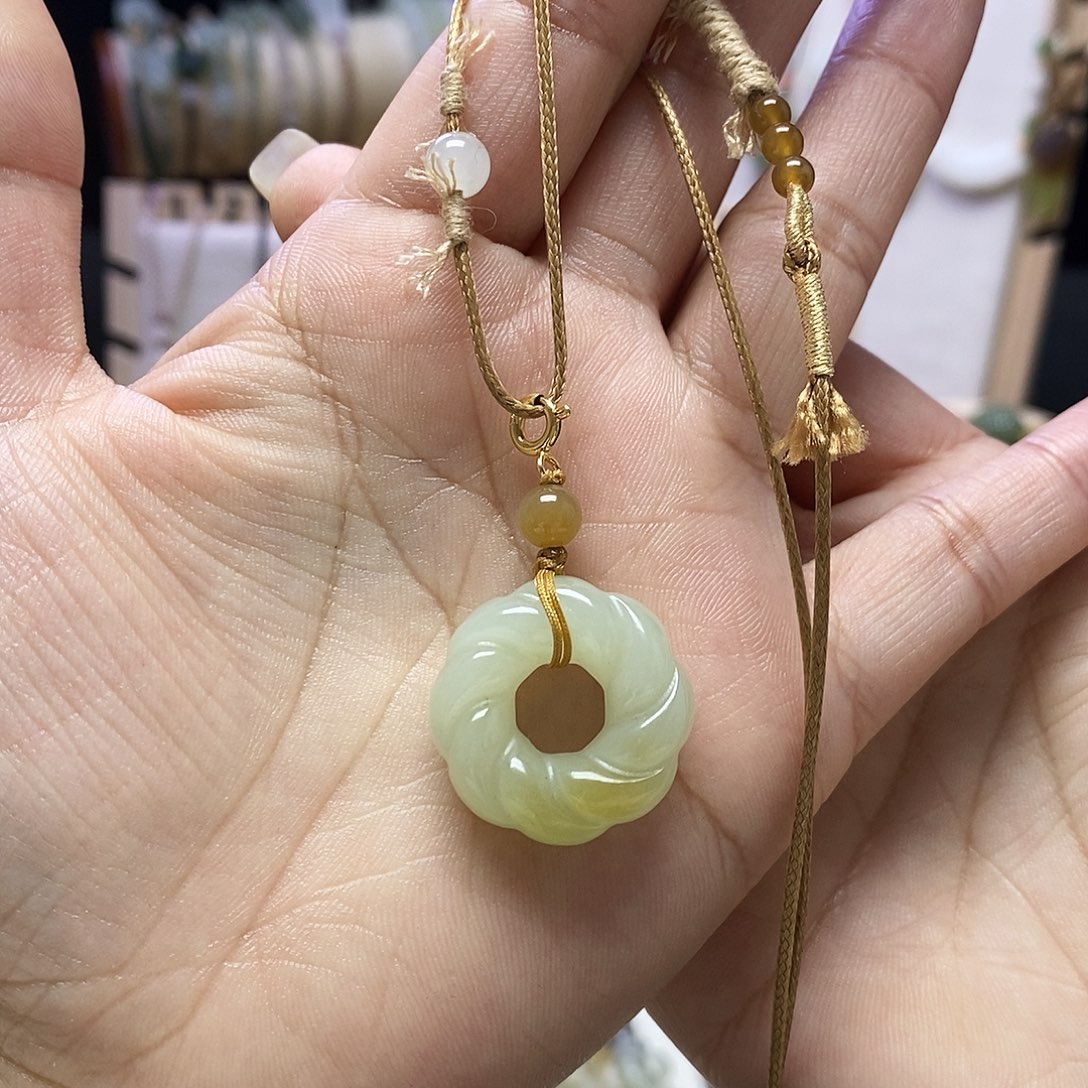 颈饰未镶嵌和田玉源*木