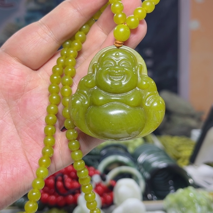 蛇纹石玉颈饰未镶嵌