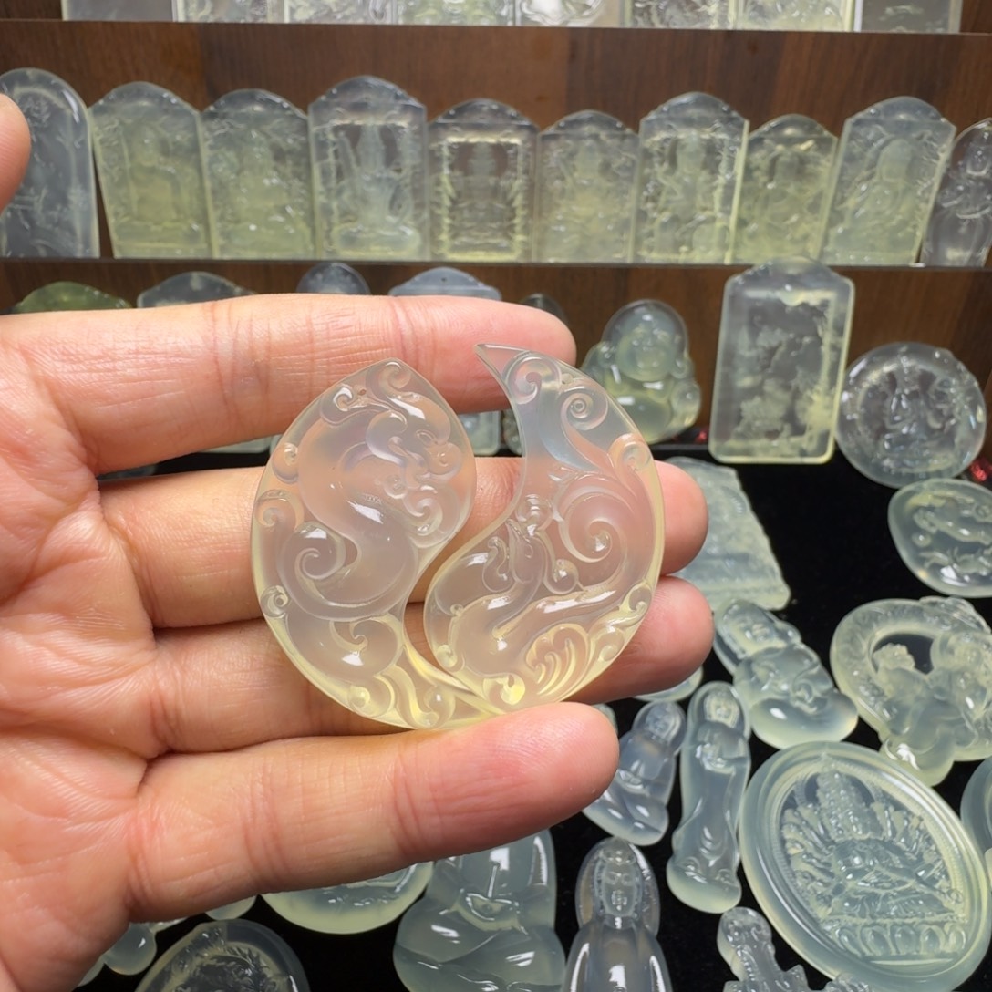 大***锅蛇纹石玉未镶嵌颈饰