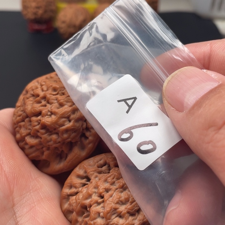 文玩核桃吊坠金公子42