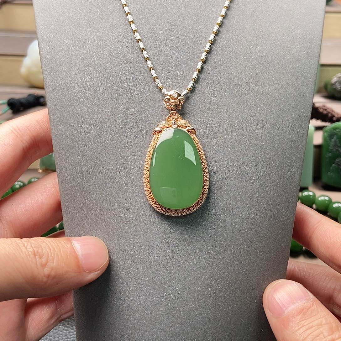 和田玉（碧玉）颈饰18K金镶嵌用****天