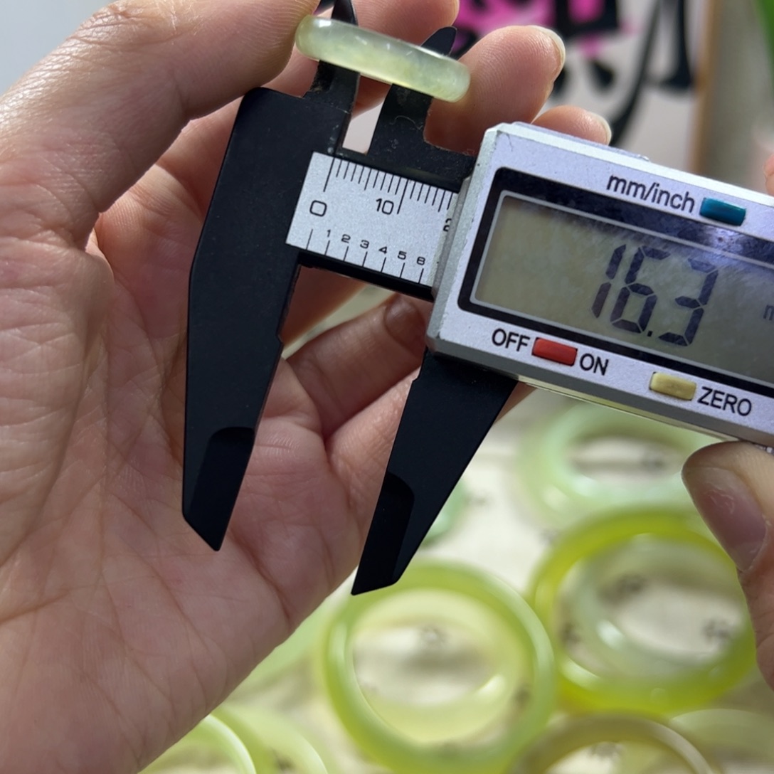 蛇纹石玉手镯未镶嵌206