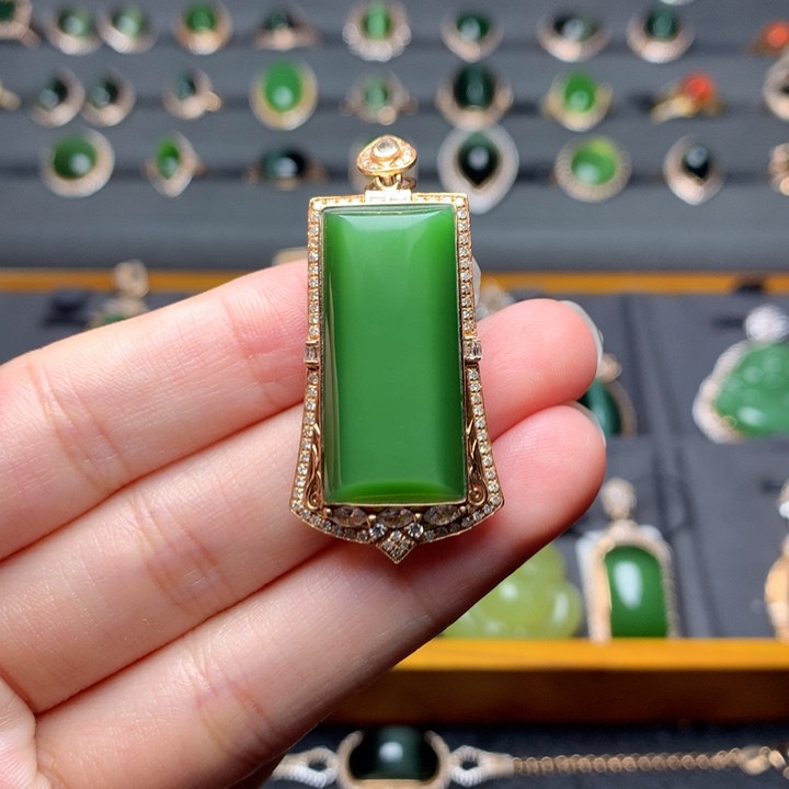 和田玉18K金镶嵌颈饰