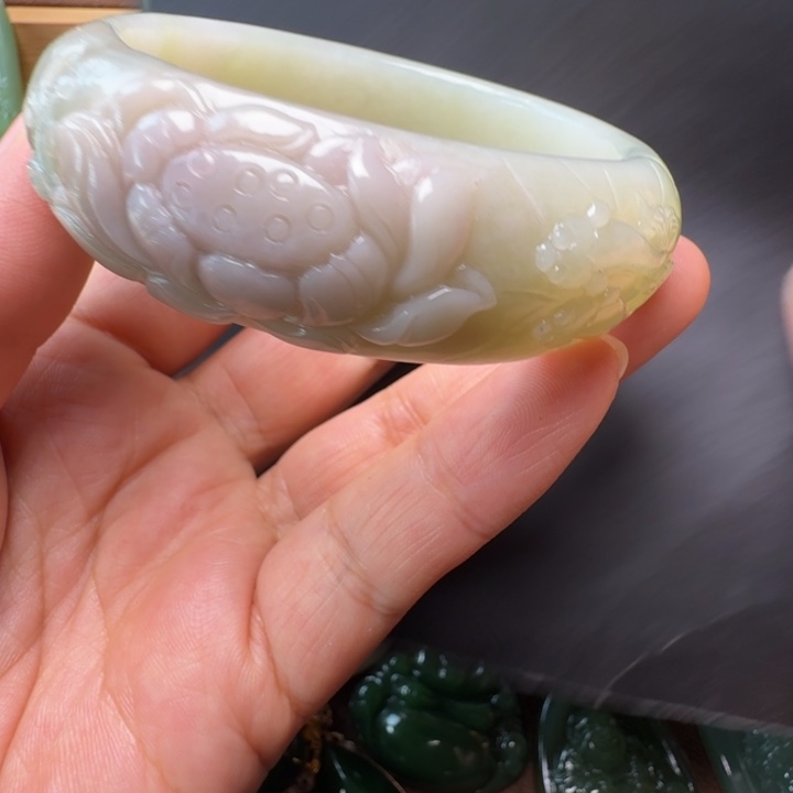 和田玉未镶嵌手镯