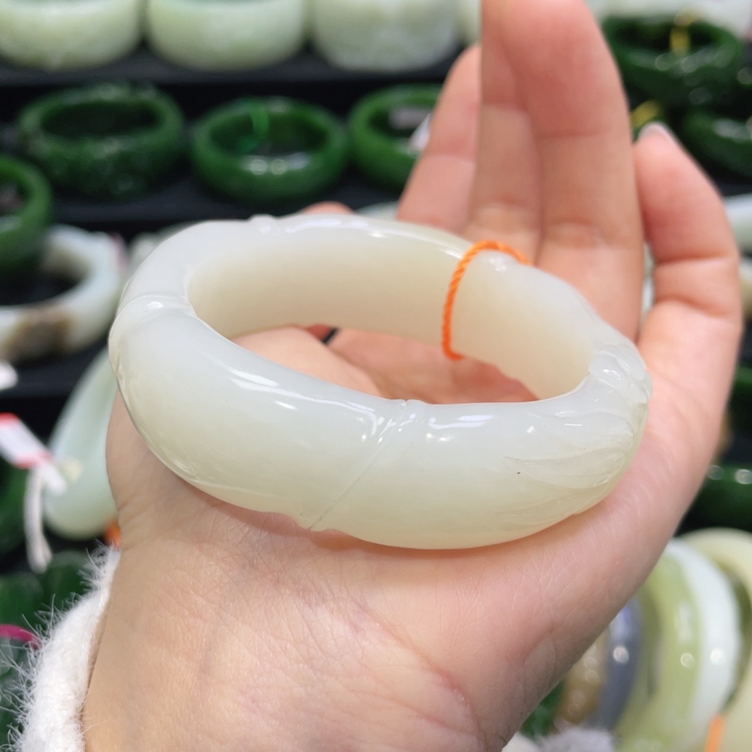 未镶嵌手镯和田玉70