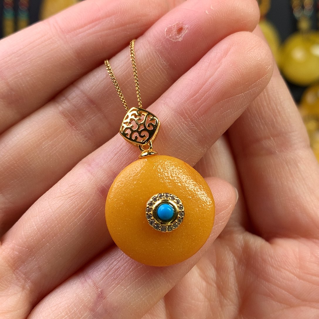 琥珀裸石未镶嵌吊坠