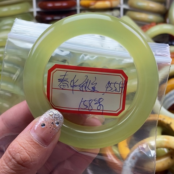 蛇纹石玉未镶嵌颈饰?***实