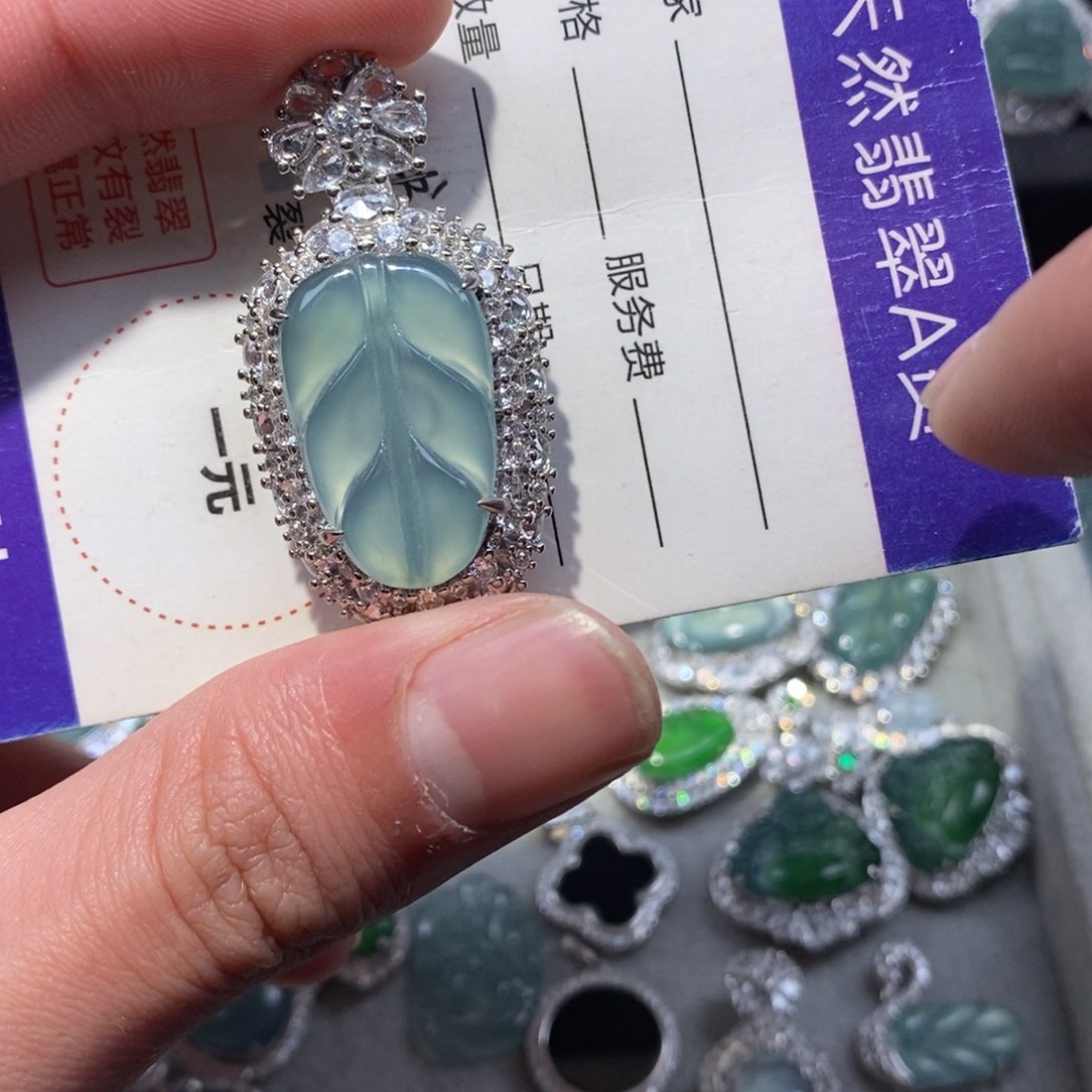 翡翠颈饰未镶嵌翡翠