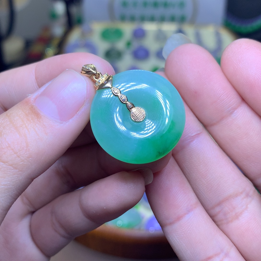 翡翠18K金镶嵌颈饰翡翠