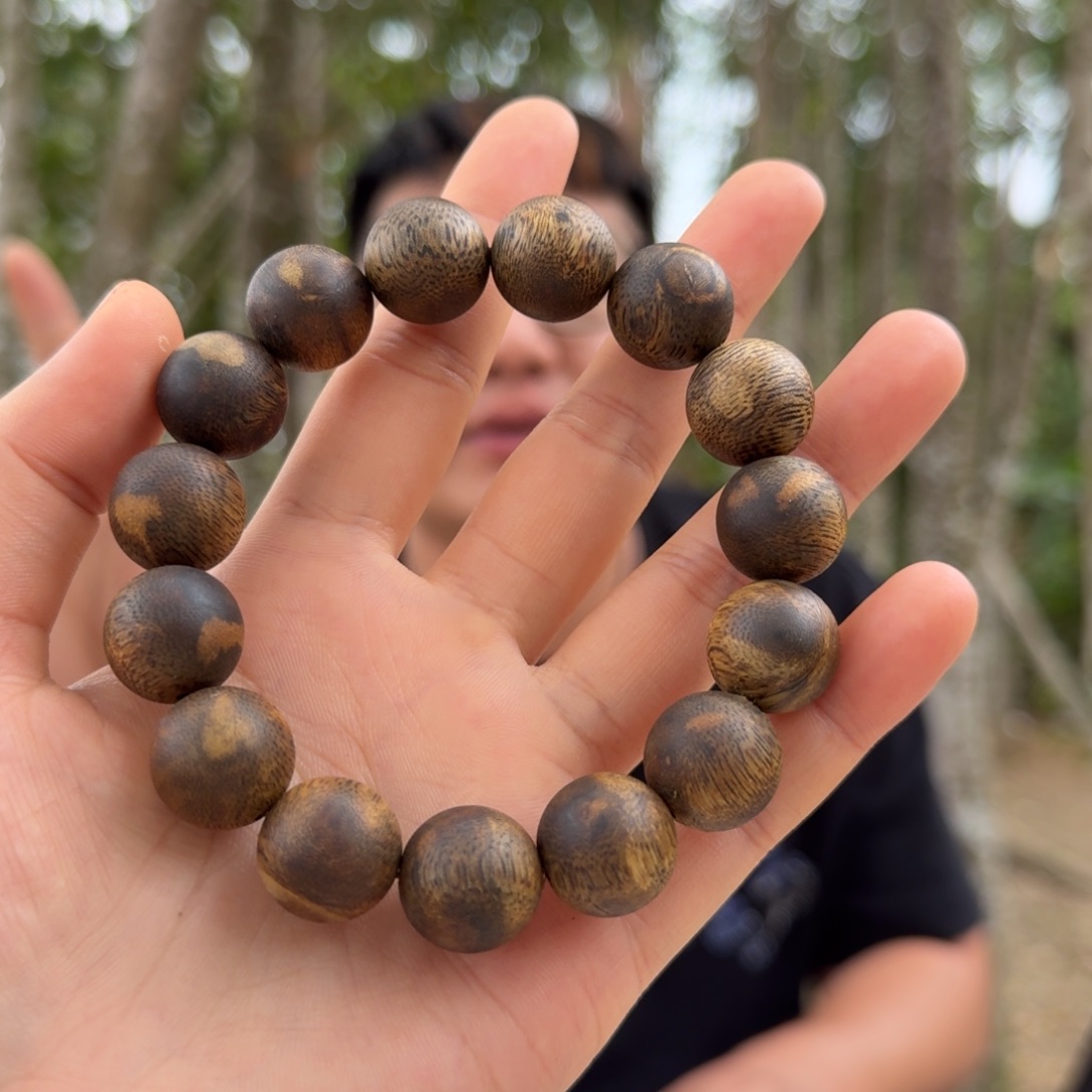 欢***叔沉香碎屑沉香虎斑棋圆珠单圈1.5*22 多样性发一