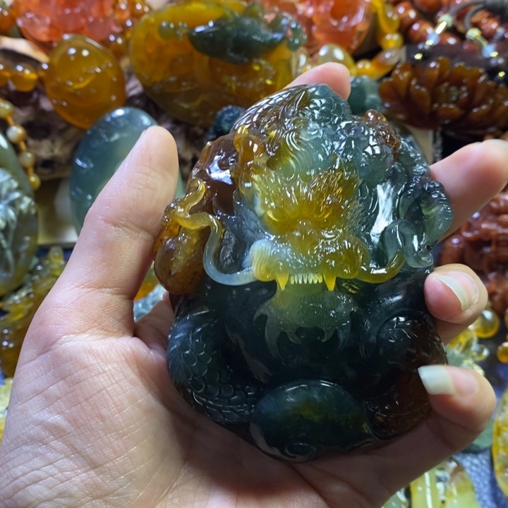 两***刘蛇纹石玉未镶嵌颈饰