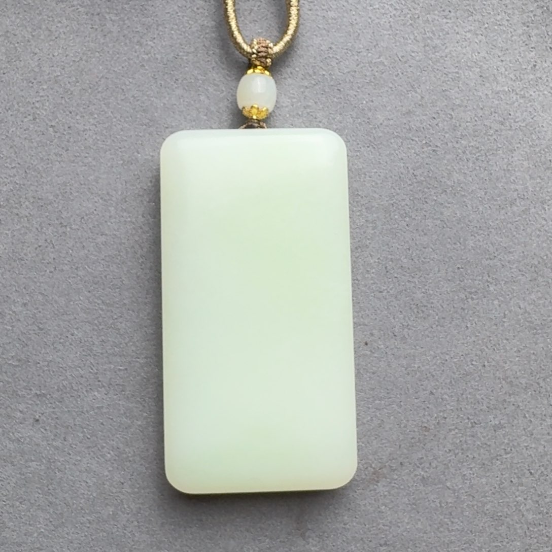 和田玉颈饰未镶嵌.**呀