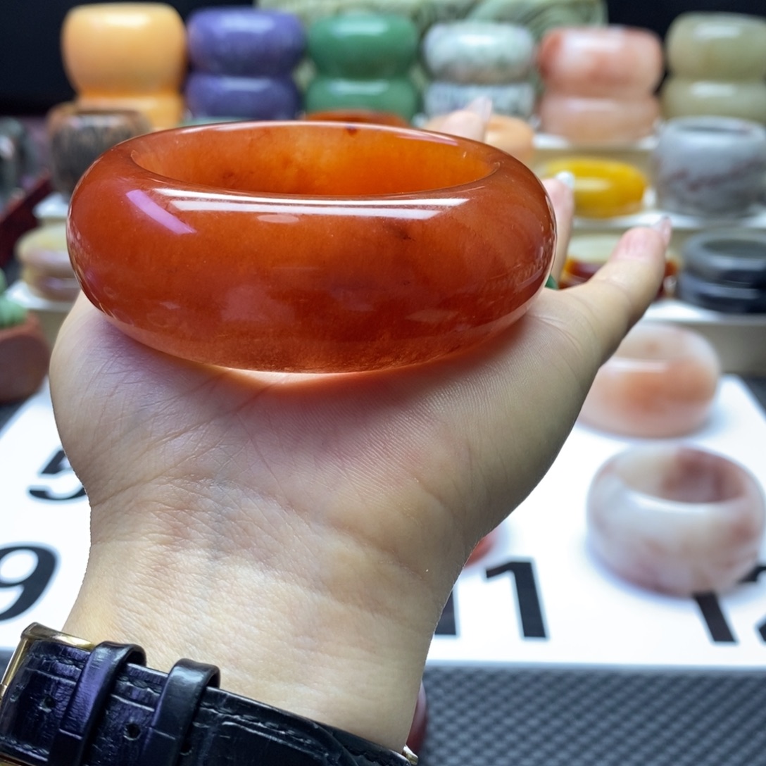 空***气石英质玉未镶嵌手镯