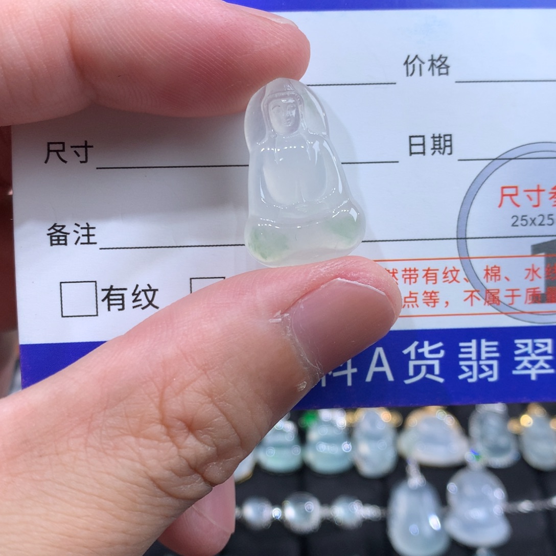 颈饰未镶嵌翡翠素衣观音
