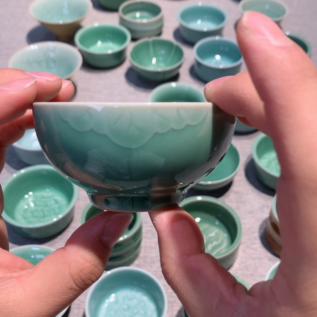 是**呀龙泉青瓷茶具杯子