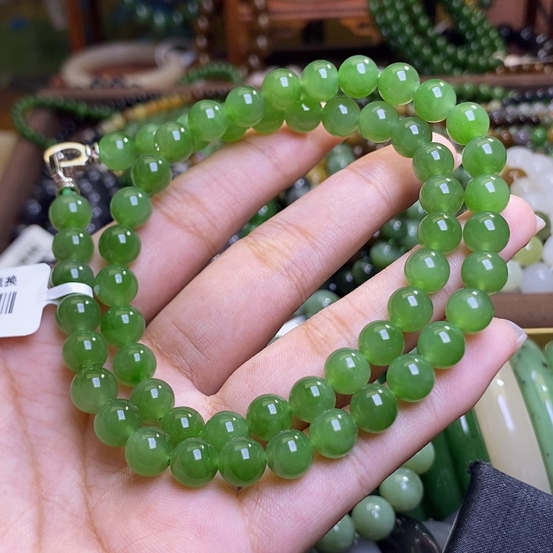 和田玉未镶嵌颈饰碧玉阳绿老矿料