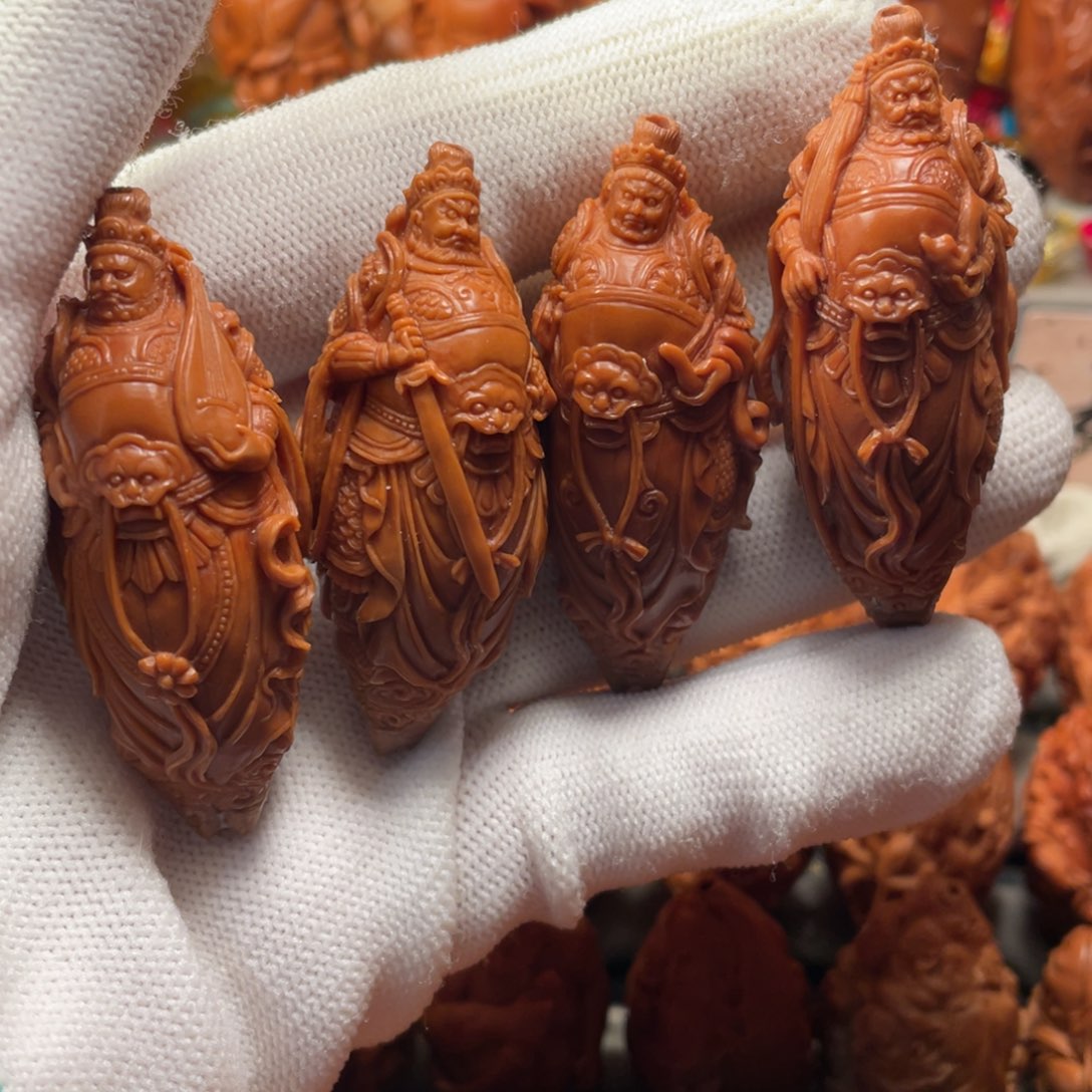 橄榄核吊坠四大天王