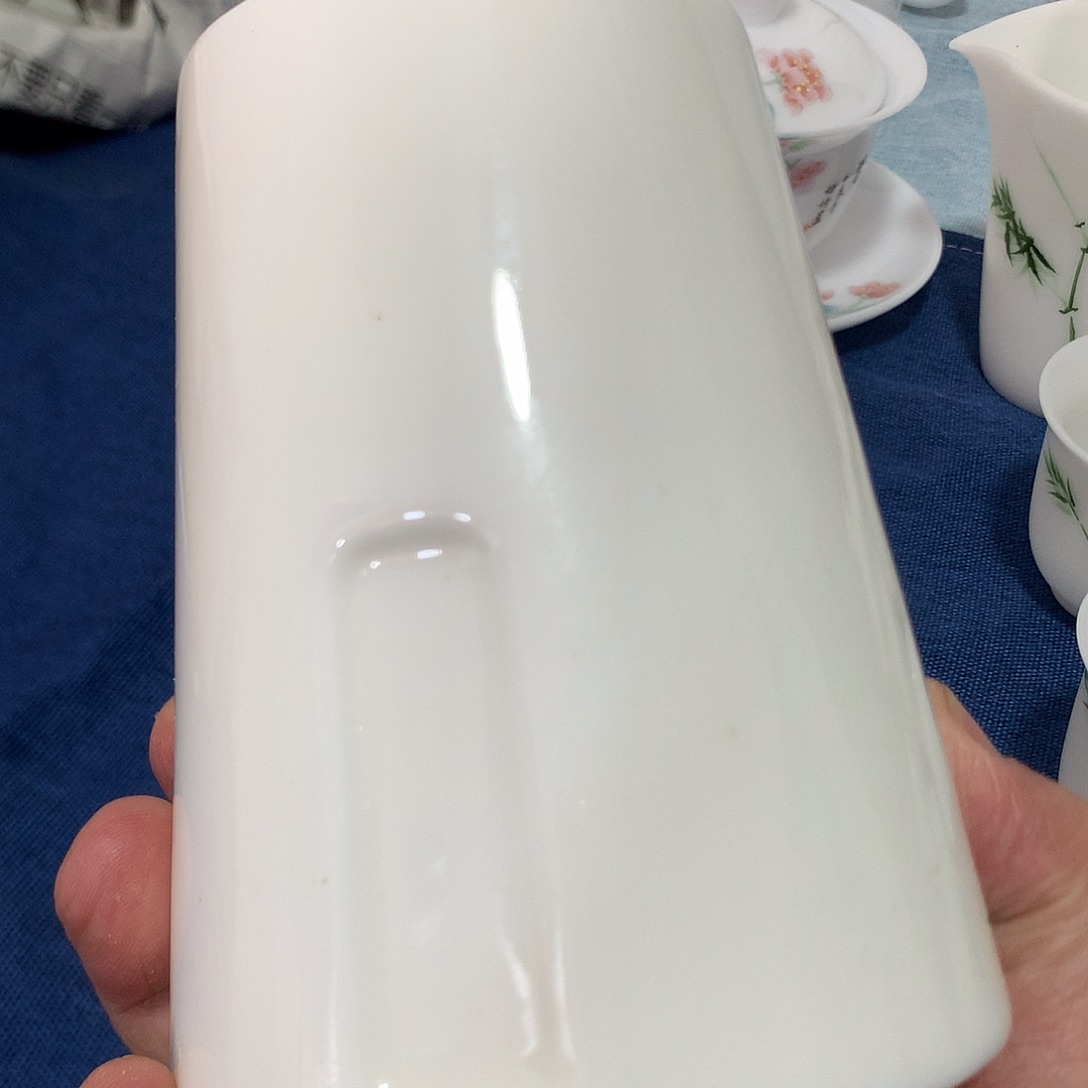 羊脂玉上釉笔筒笔道