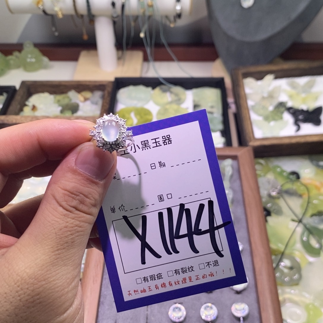 蛇纹石玉颈饰未镶嵌哏****糕