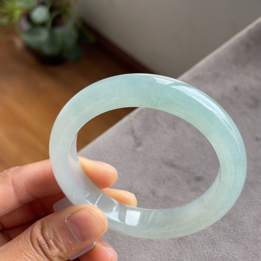 翡翠未镶嵌手镯冰透半山水