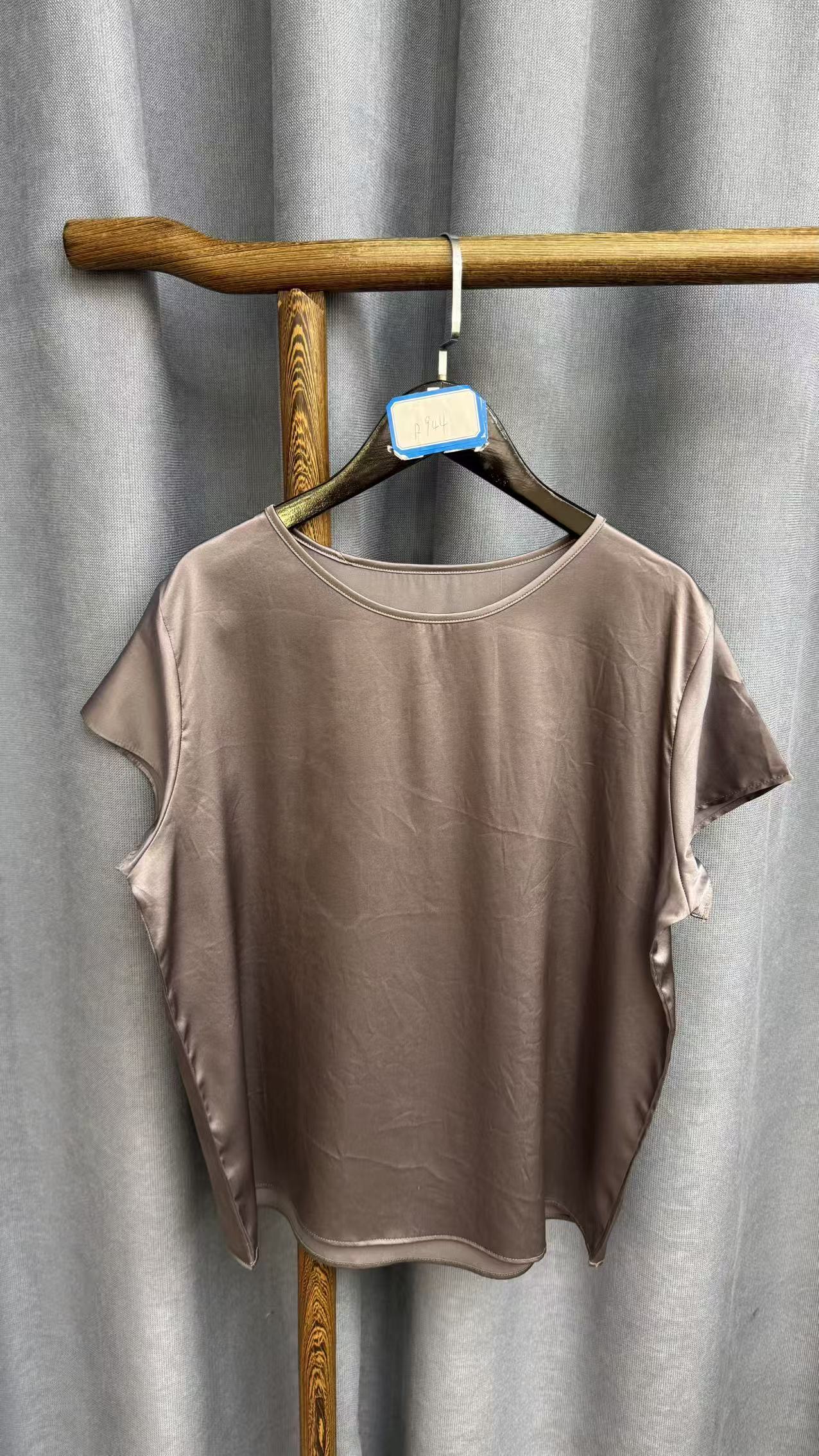 （瑕疵）秋季新款休闲时尚圆领桑蚕丝短袖上衣女R944