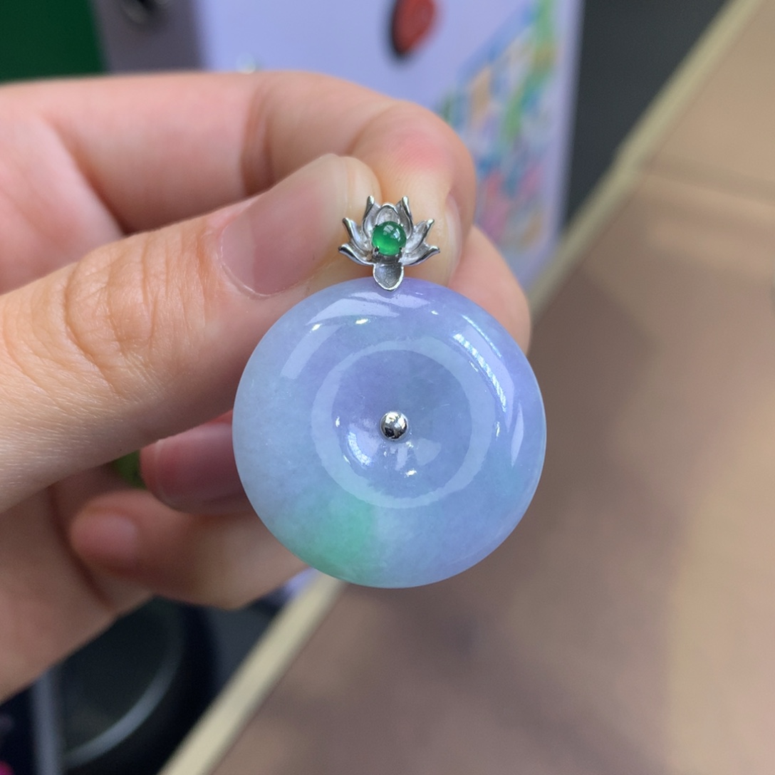 翡翠18K金镶嵌颈饰翡翠