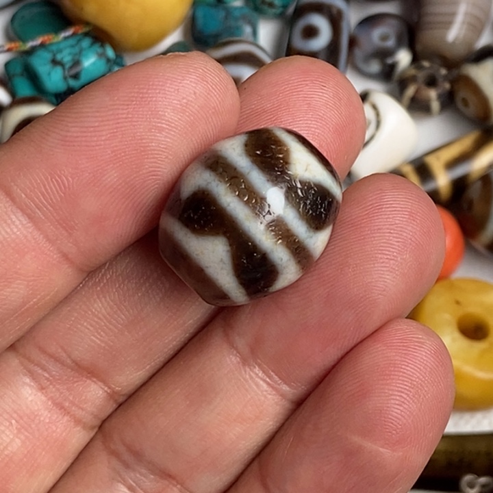 颈饰玻璃珠子。zzzzzz