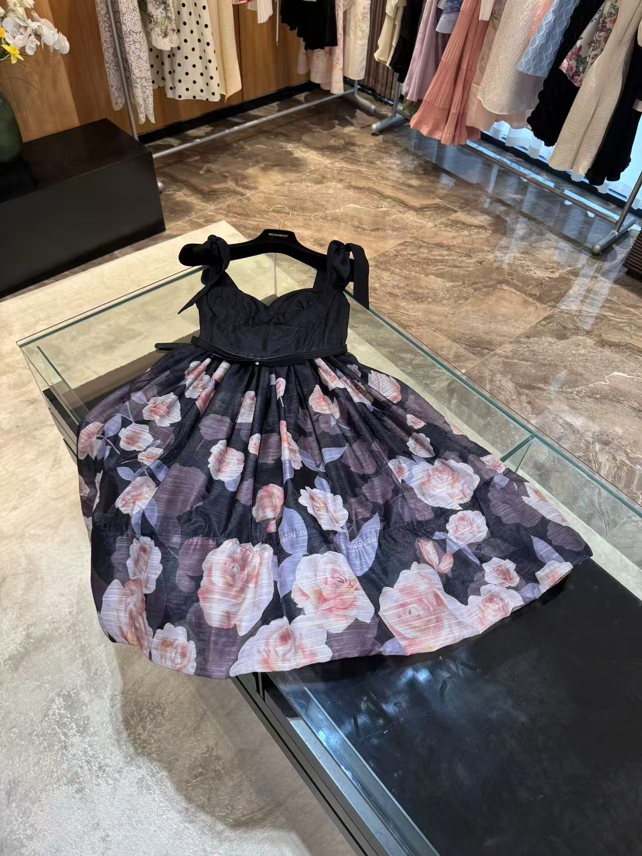 WW2025新款女士洋气时尚夏款无袖印花连衣裙W201219