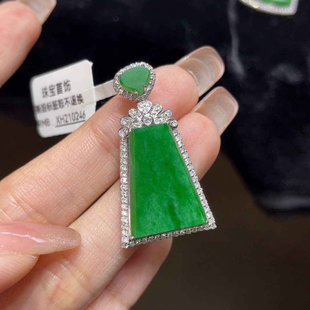 翡翠颈饰18K金镶嵌天然缅甸翡翠