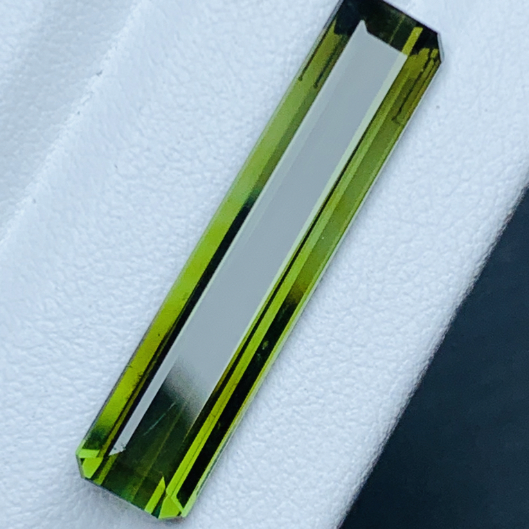 天然绿碧玺吊坠 女款绿碧玺吊坠8.78克拉28*6.2*4.8