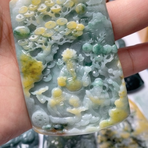 翡翠颈饰未镶嵌翡翠