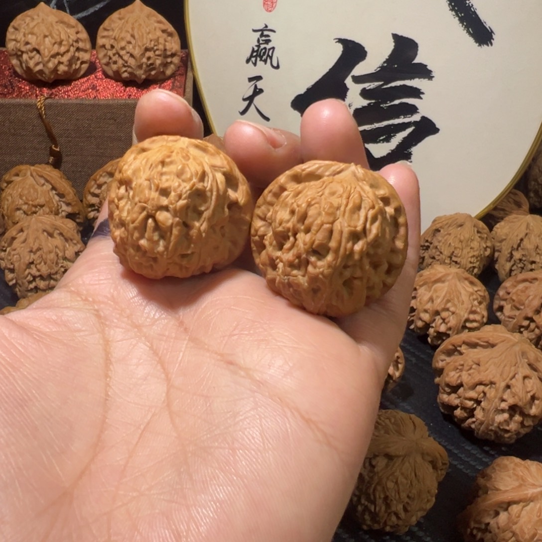 核桃白狮子手捻34