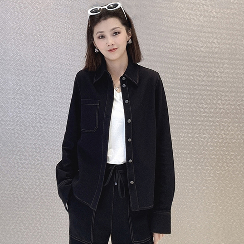 商城同款2025年秋冬新款时明线设计翻领长袖口袋衬衫女1301019