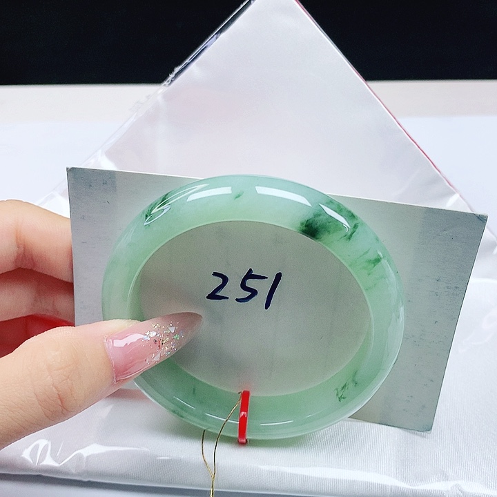 翡翠手镯未镶嵌53+