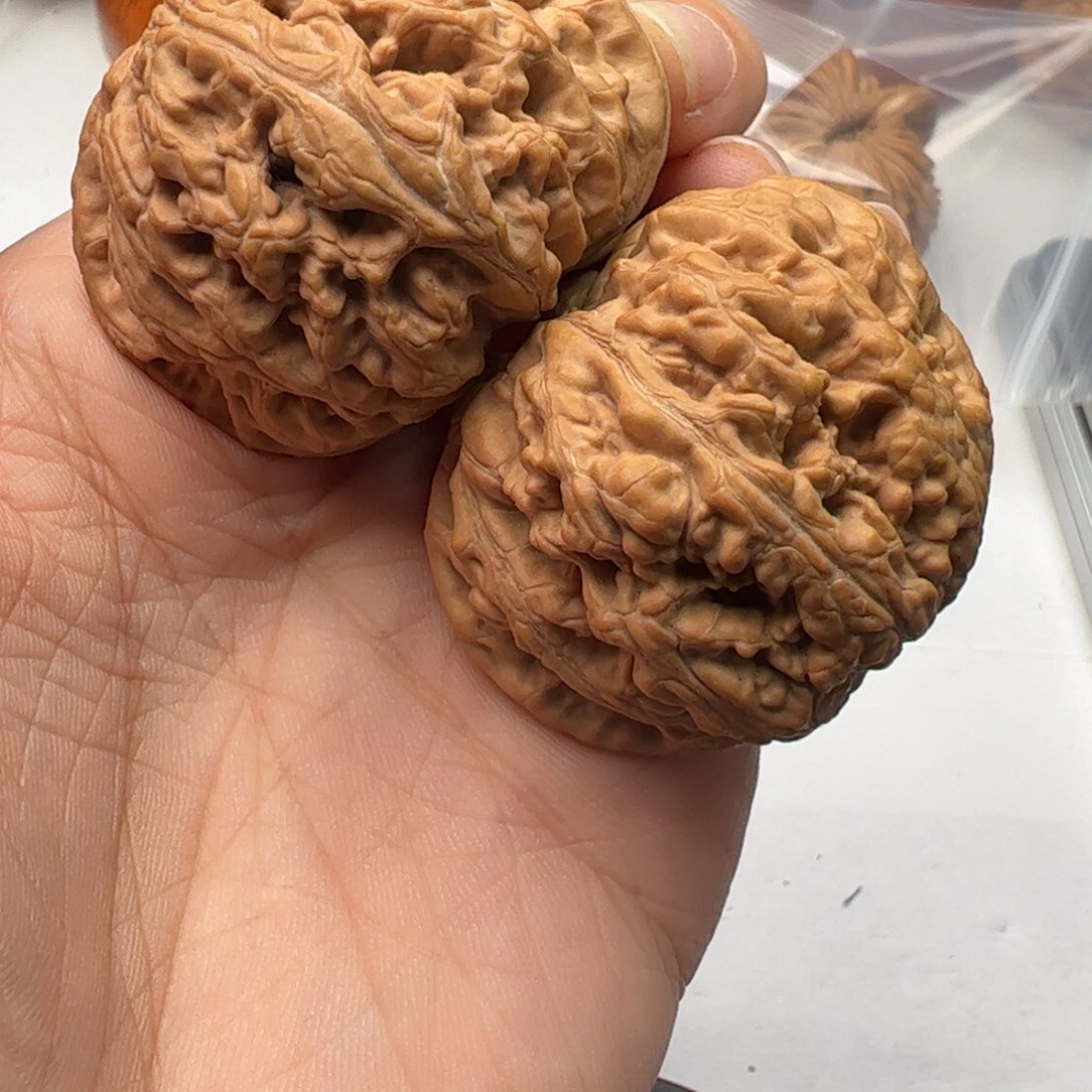 文玩核桃吊坠富*啊粗筋