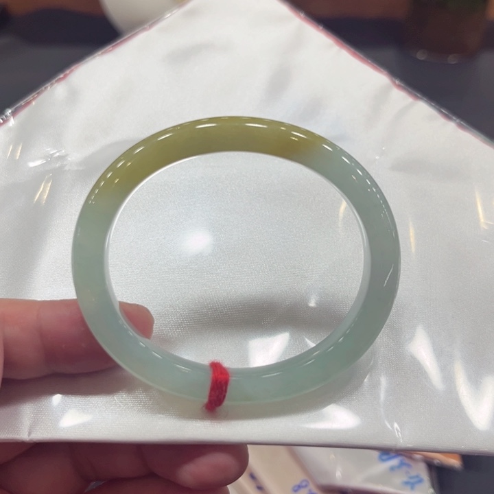 翡翠手镯未镶嵌52.3贵