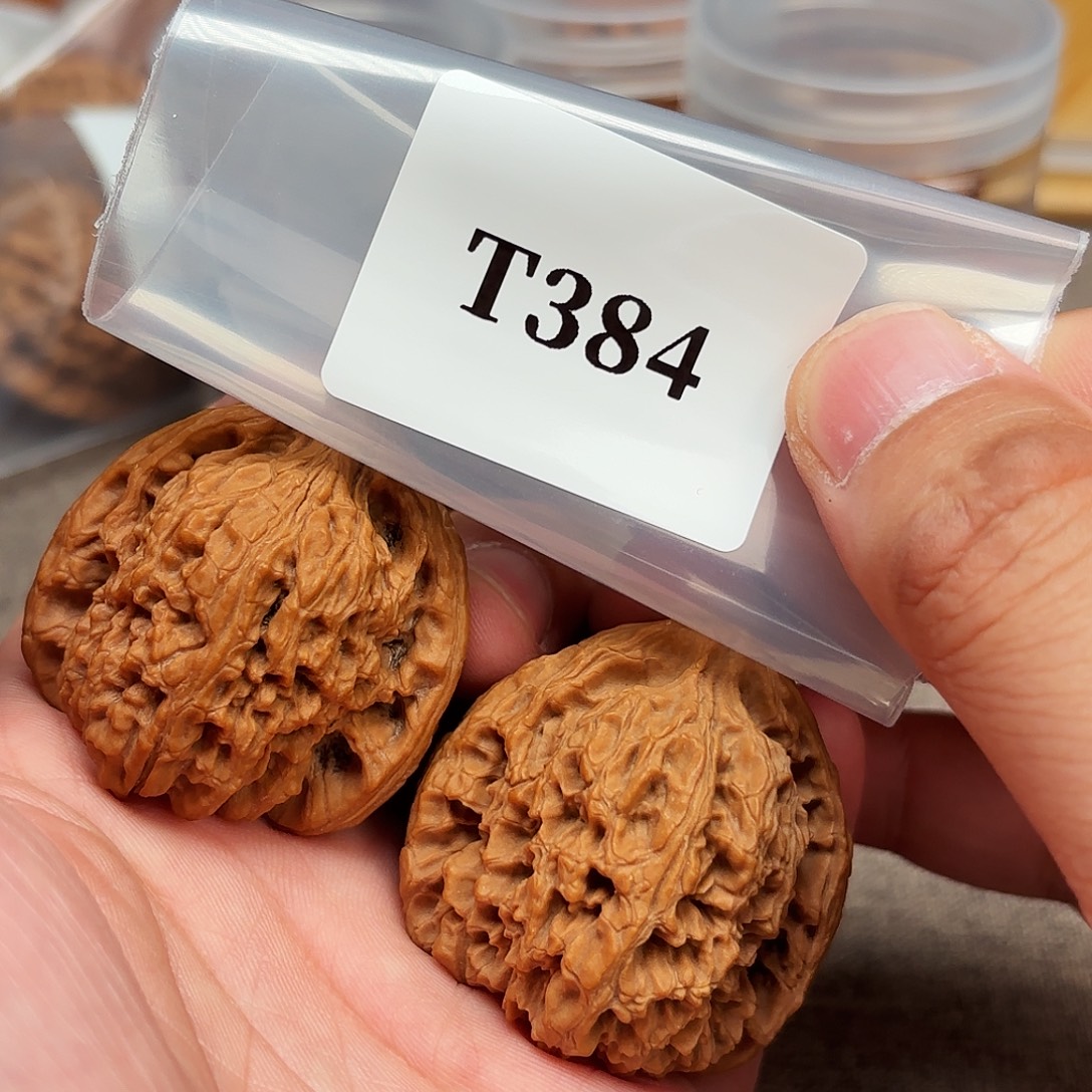 J****文玩核桃把件T384